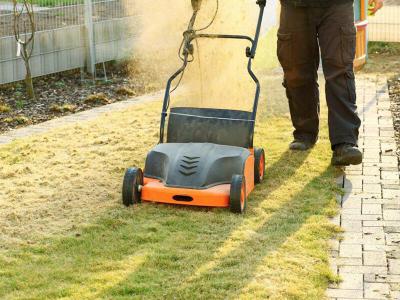 Onderhoud uw gazon door te beluchten of te verticuteren | Hendriks Graszoden