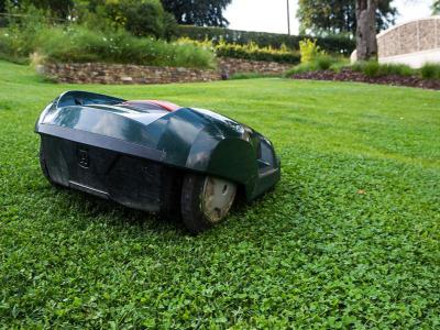 Veelgestelde vragen bij de aankoop van een robotmaaier | Hendriks Graszoden